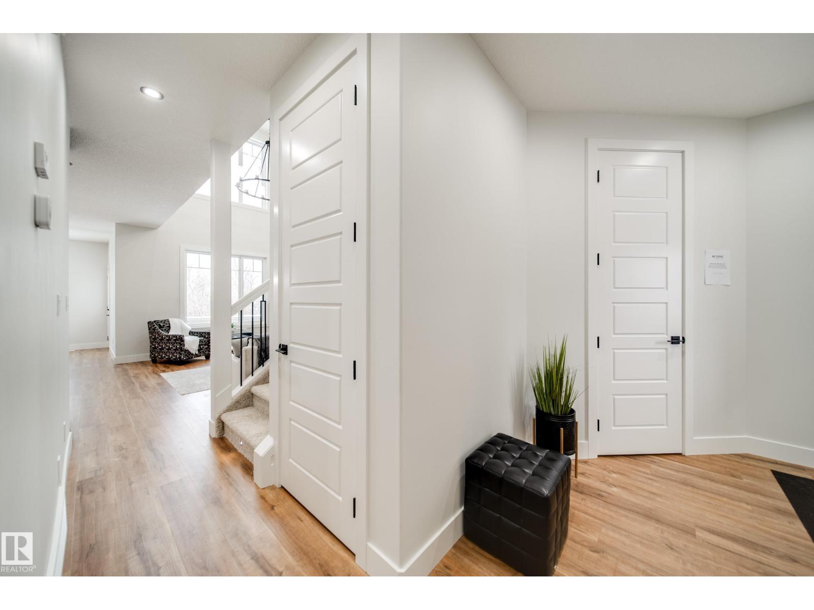 8812 183 AV NW, Edmonton