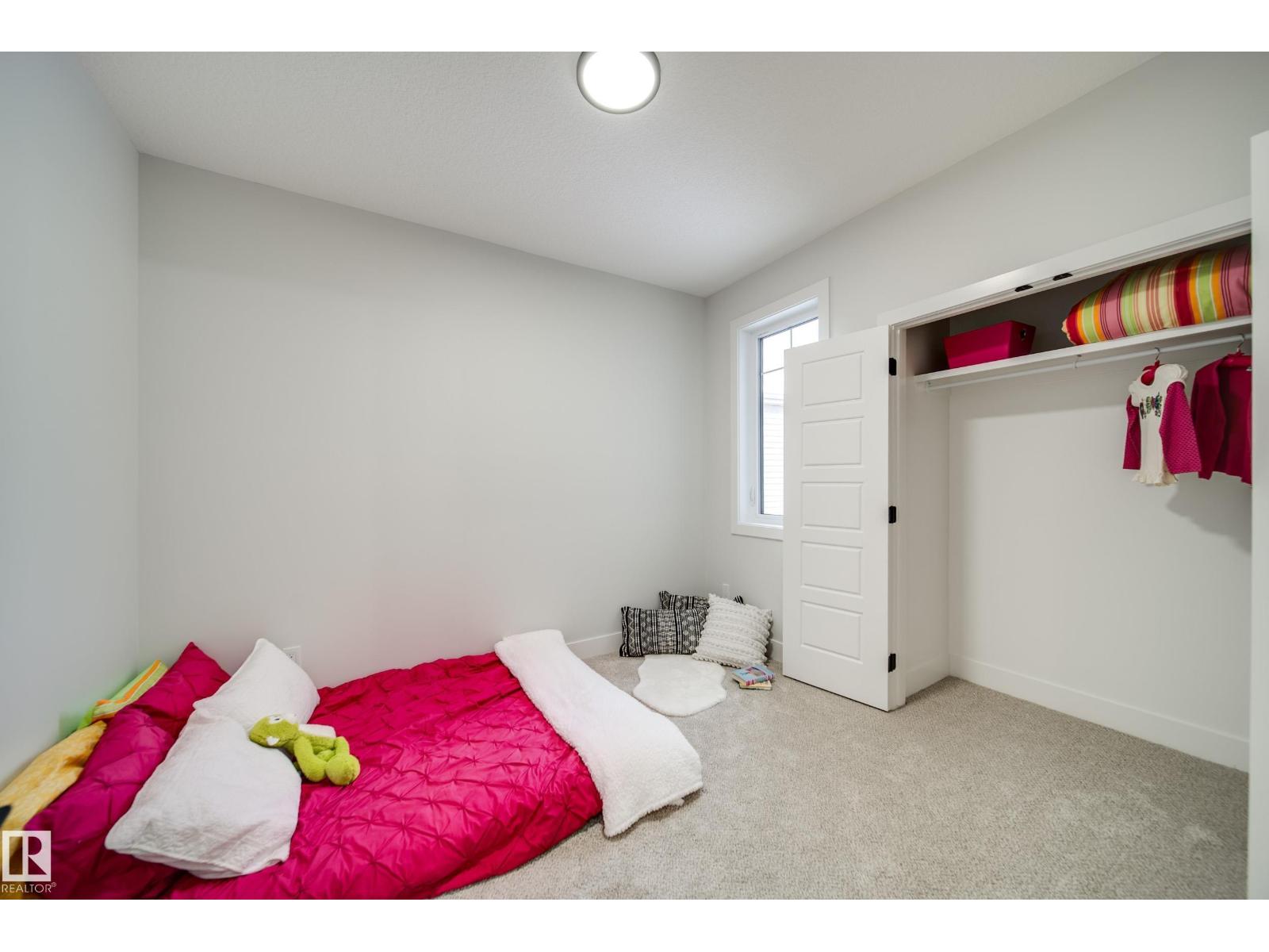 8812 183 AV NW, Edmonton