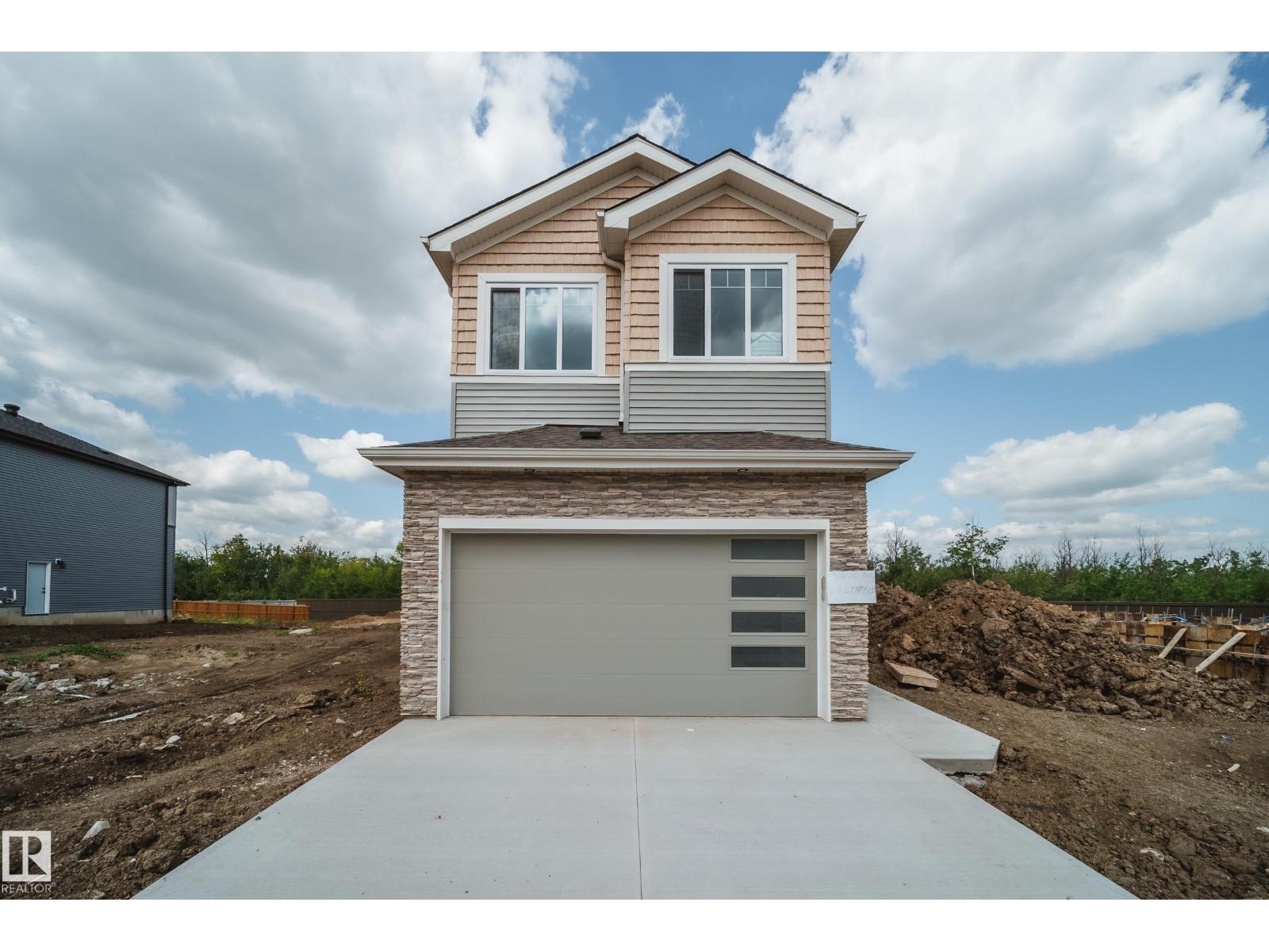 8812 183 AV NW, Edmonton