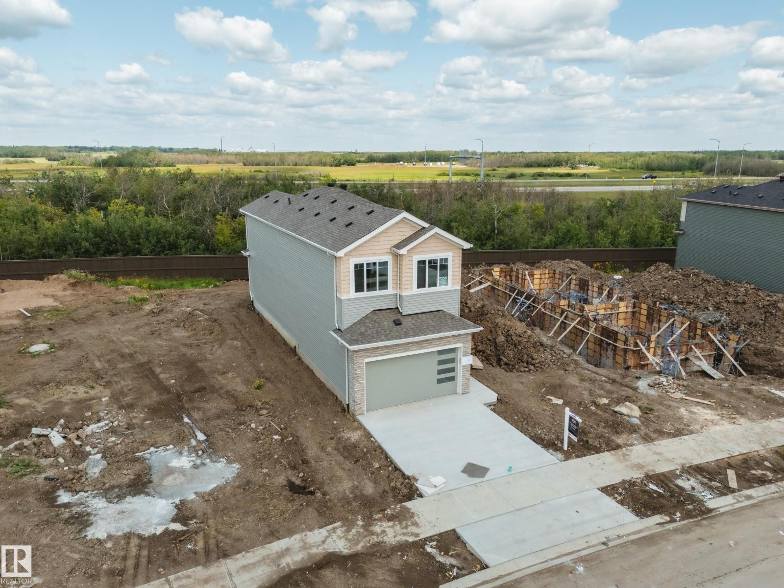 8812 183 AV NW, Edmonton