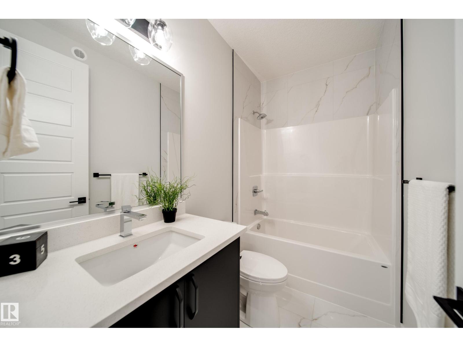 8812 183 AV NW, Edmonton