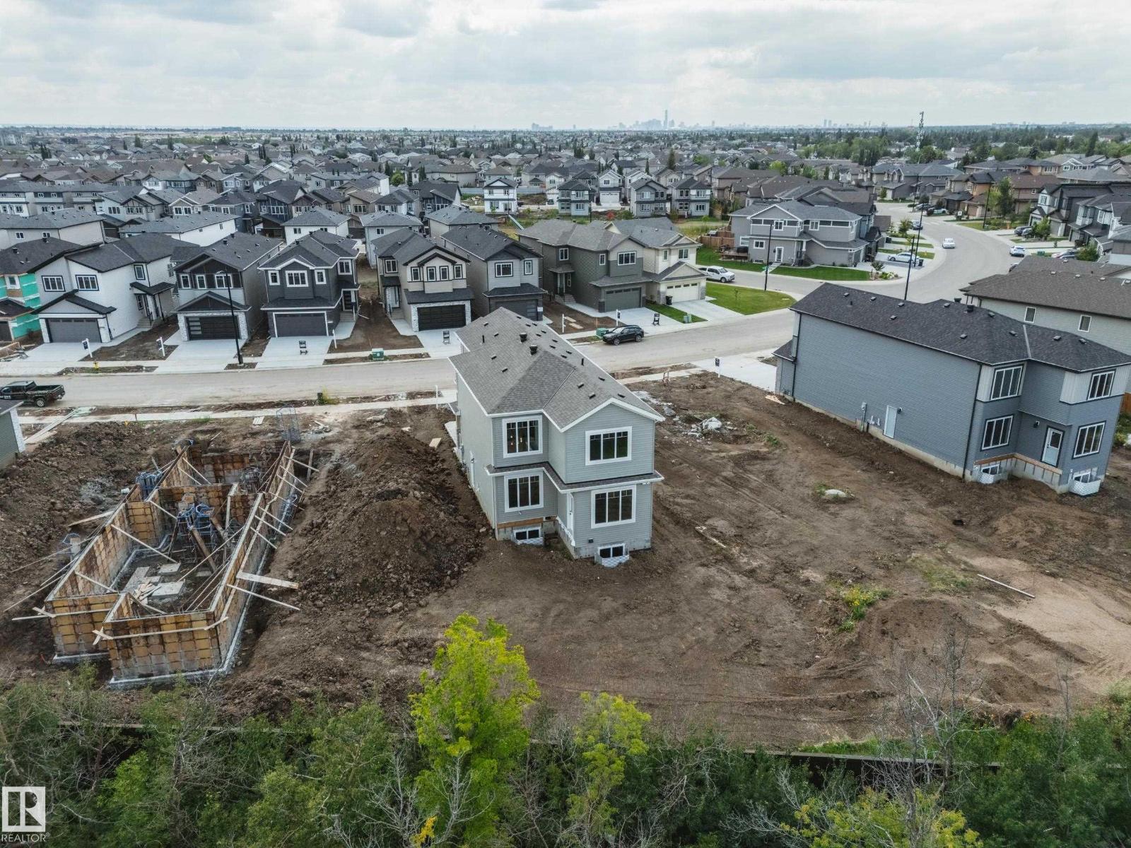 8812 183 AV NW, Edmonton