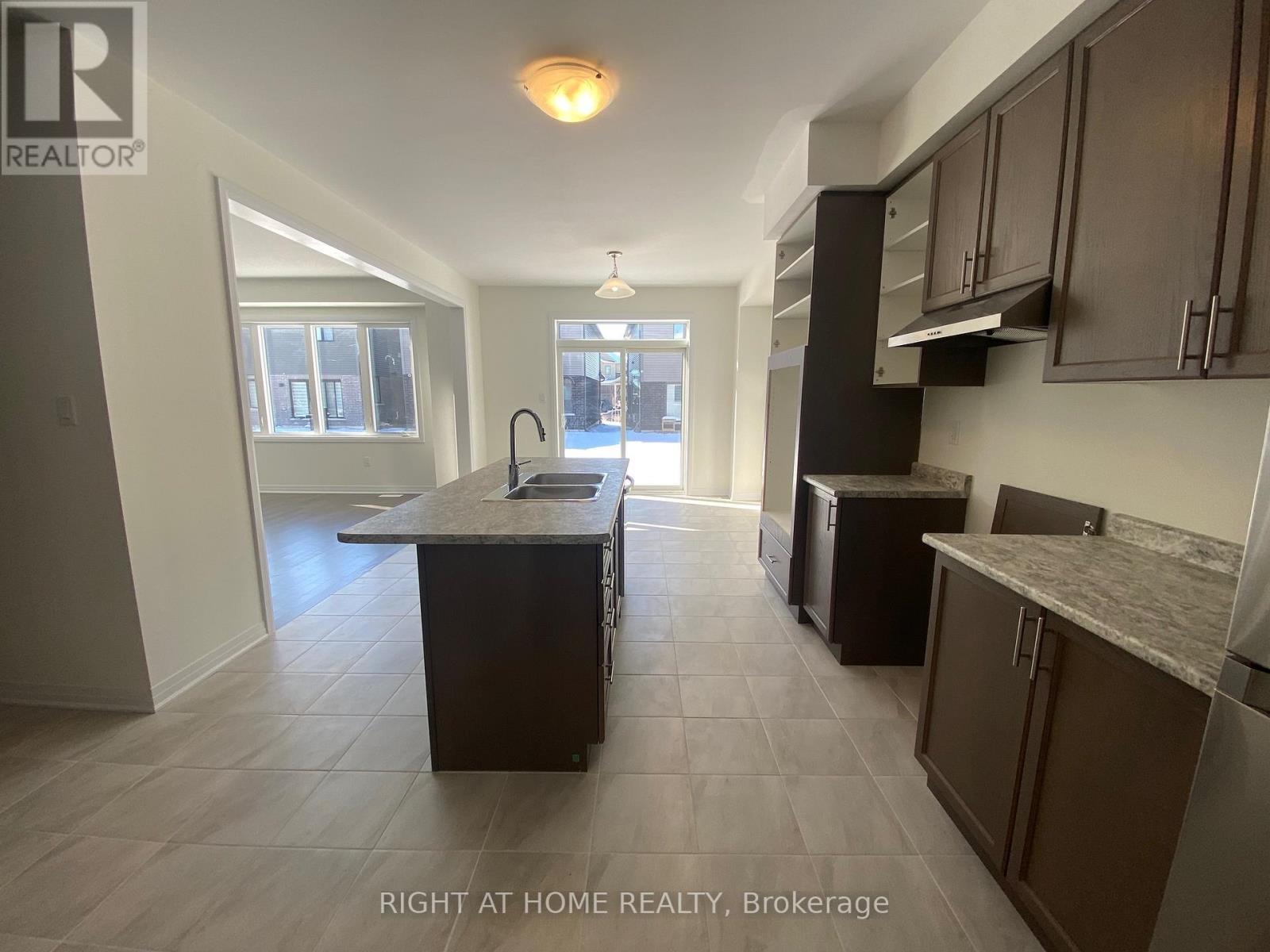 74 WITTEVEEN DRIVE - Photo 3 of 33, Brantford, Ontario