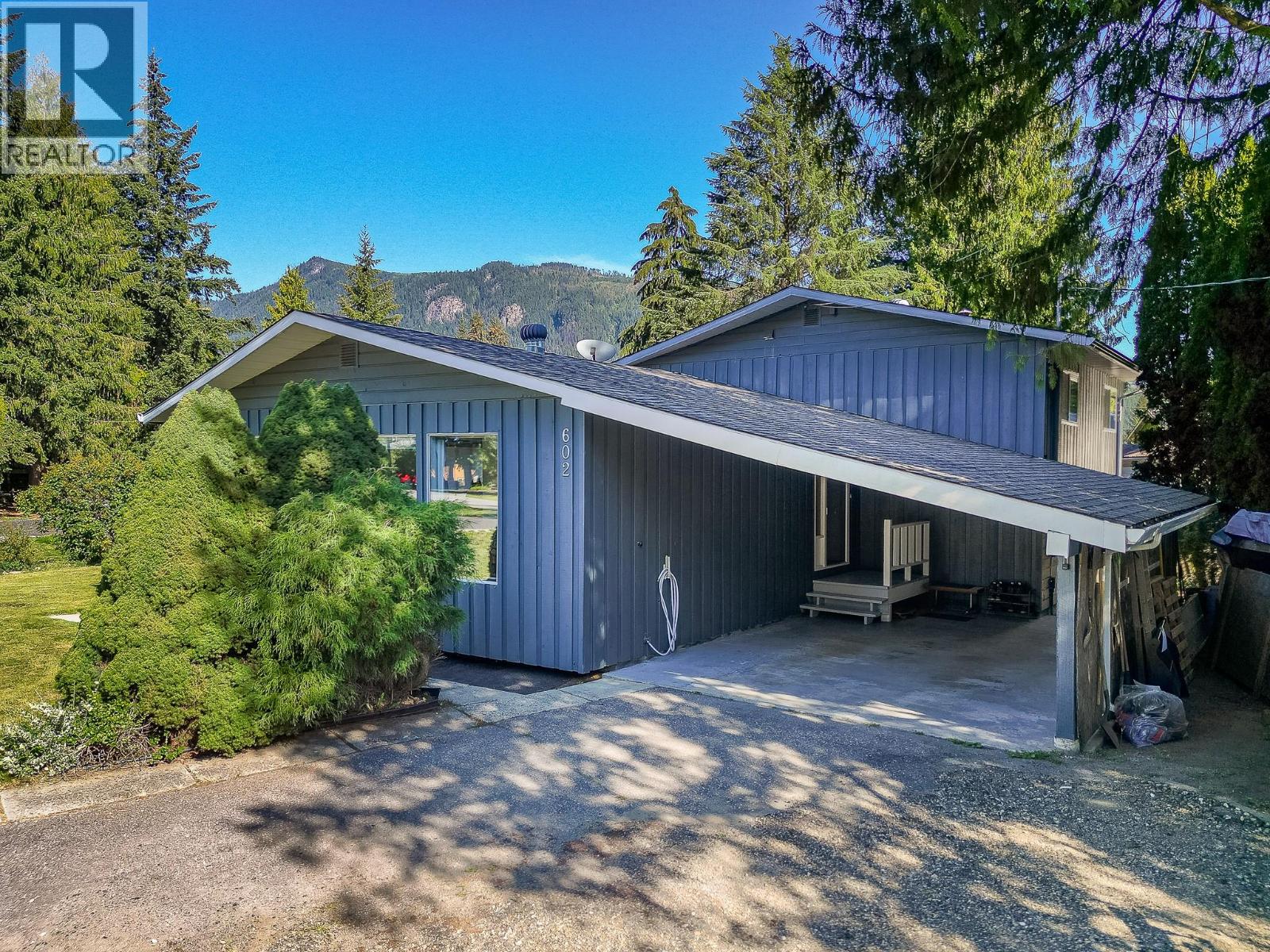 602 Maple Street, Sicamous