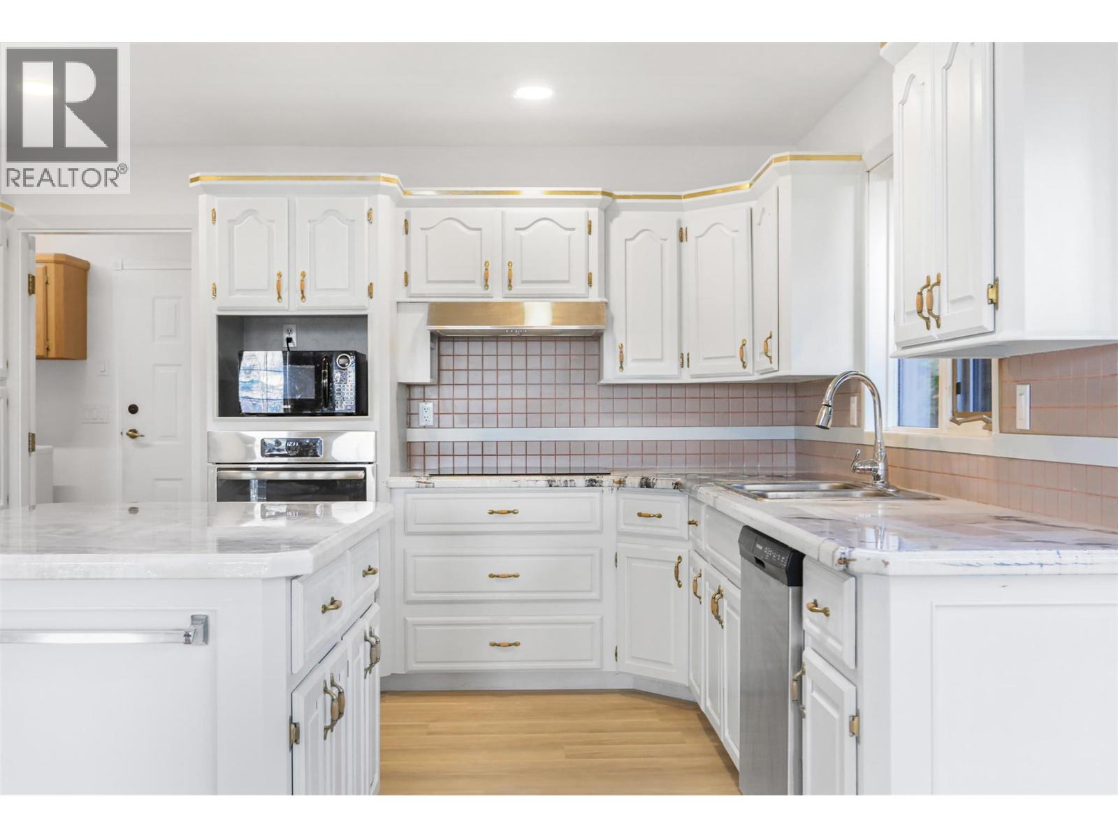  727 Cassiar Crescent, Kelowna