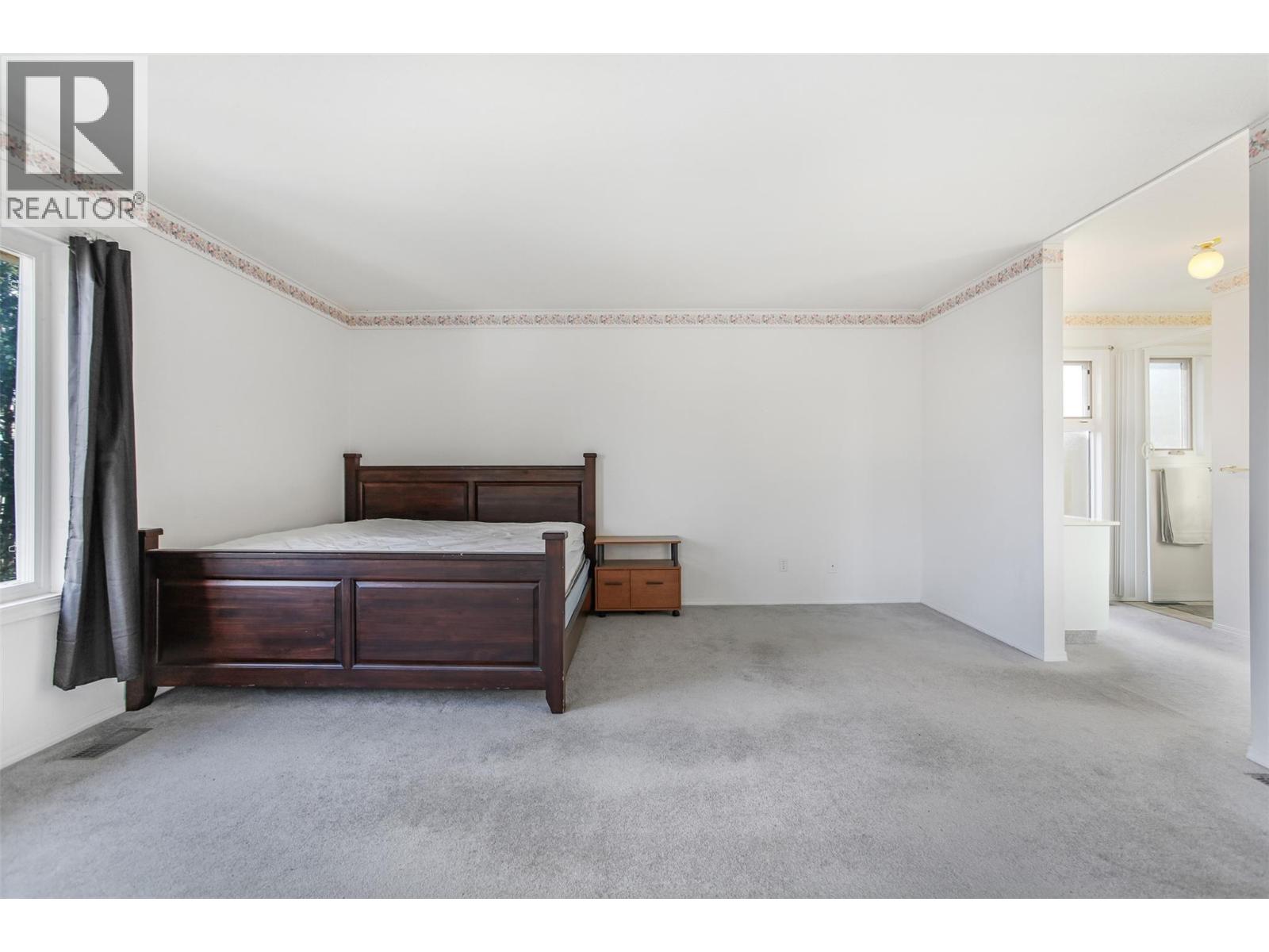  727 Cassiar Crescent, Kelowna