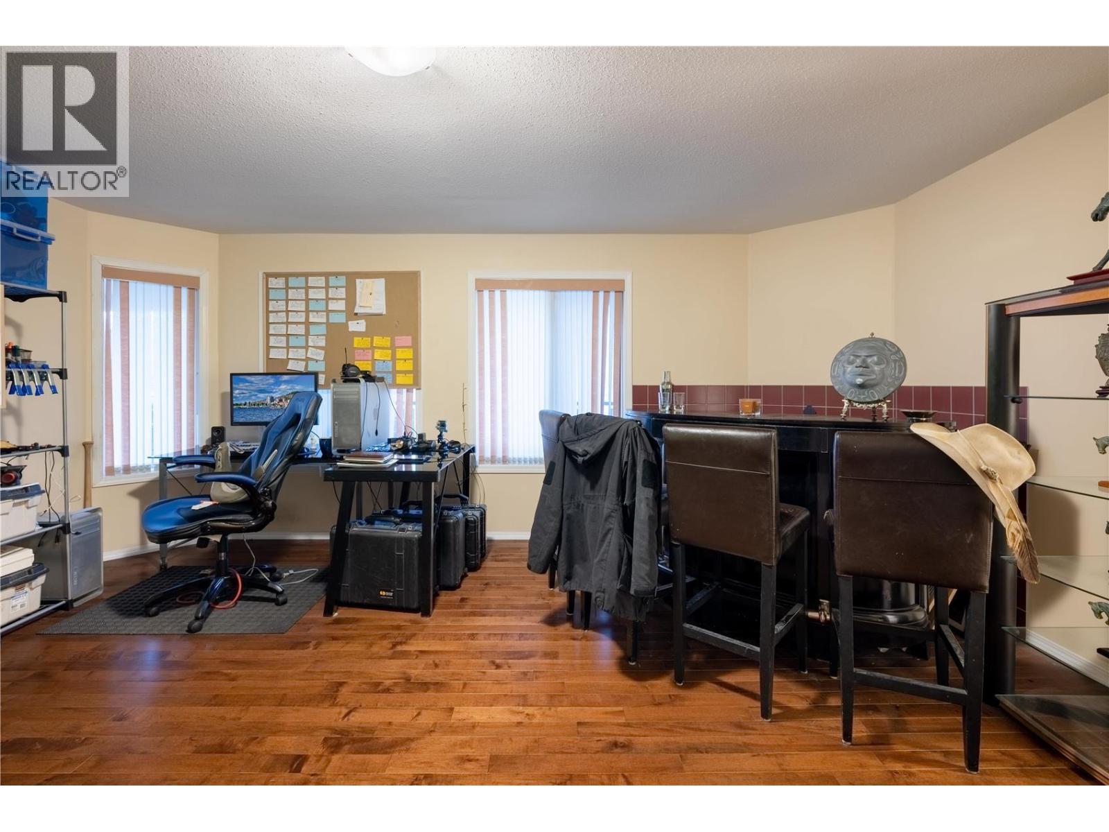  727 Cassiar Crescent, Kelowna