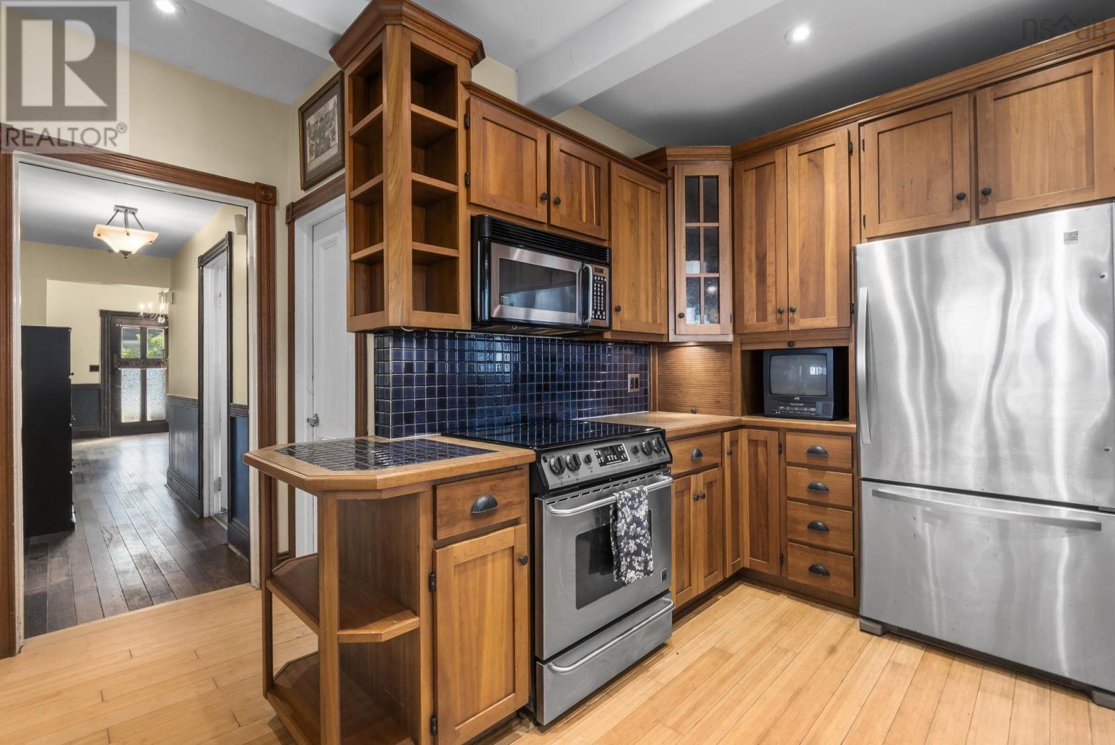 Property 13 of 38 of 328 King Street