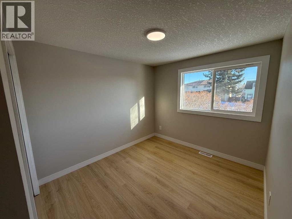 Single Family House for Sale in  Doverville Crescent SE Dover Calgary 