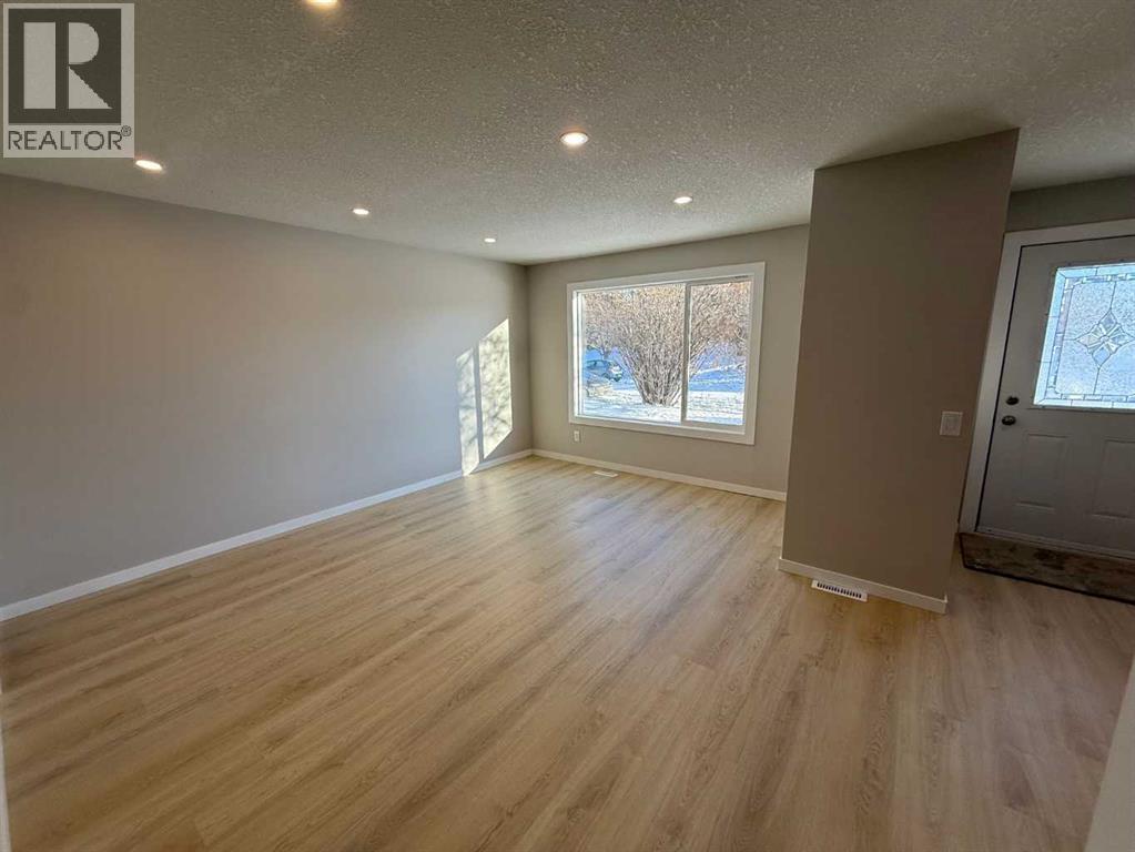 Single Family House for Sale in  Doverville Crescent SE Dover Calgary 