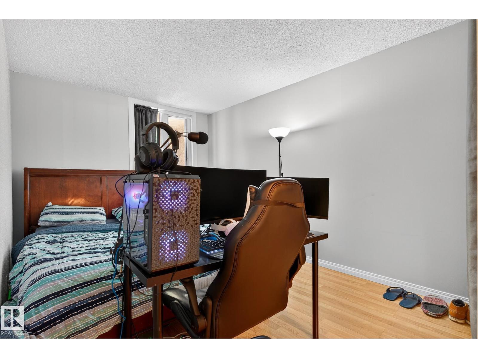 #202 9916 113 ST NW - 21
