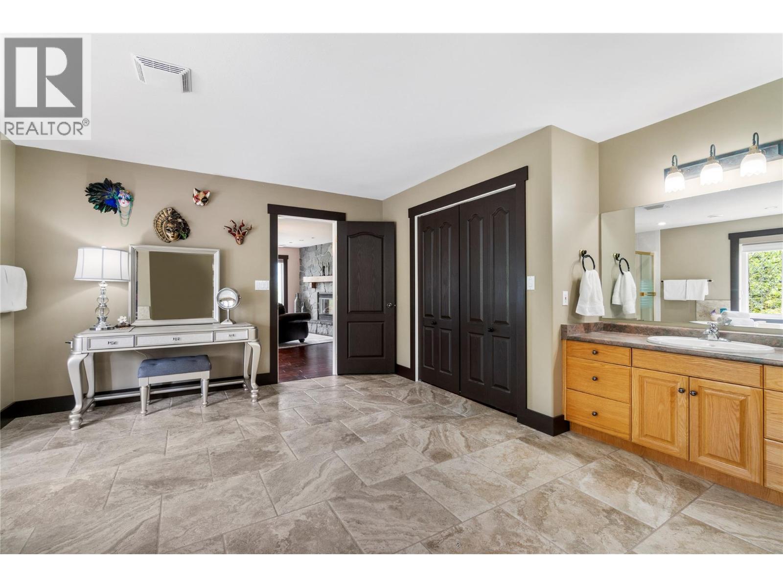  5121 IVY Road, Eagle Bay