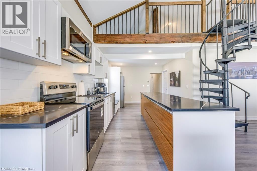 3590 LAKESHORE ROAD - 10