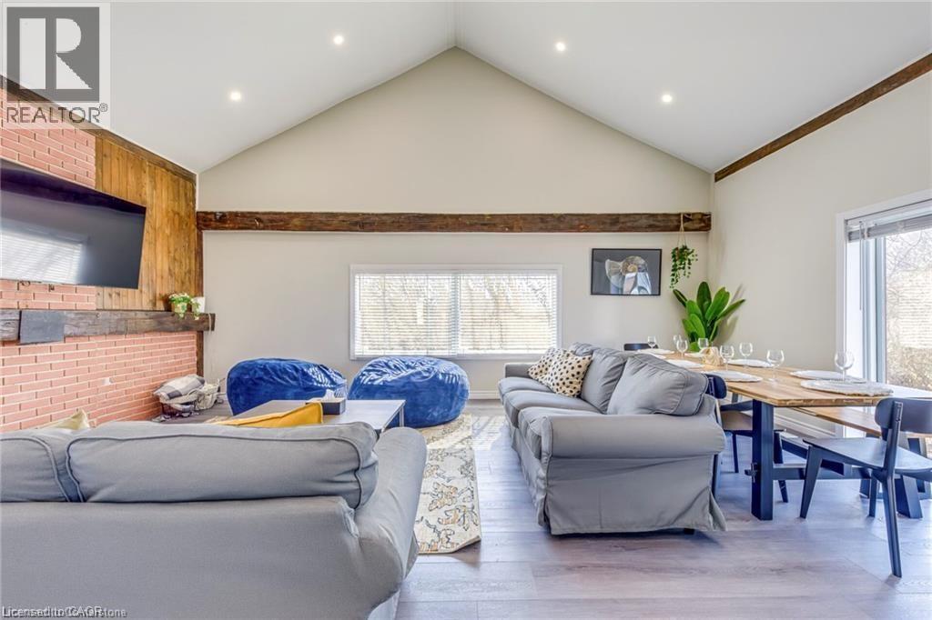3590 LAKESHORE ROAD - 11