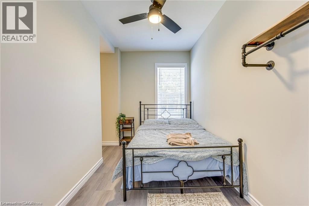 3590 LAKESHORE ROAD - 19