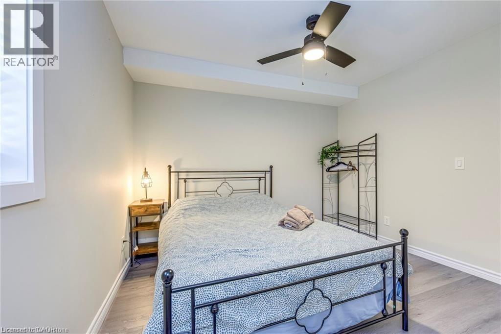 3590 LAKESHORE ROAD - 23