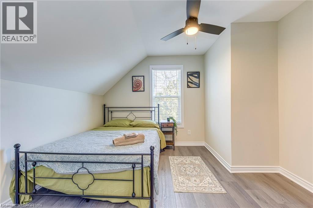 3590 LAKESHORE ROAD - 29