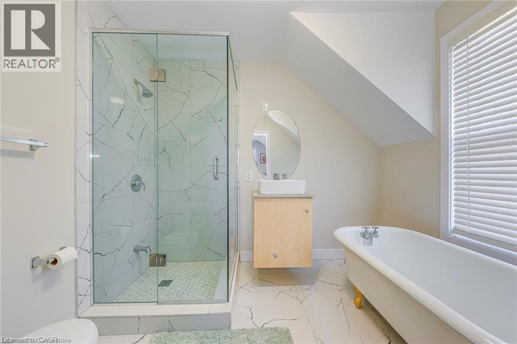 3590 LAKESHORE ROAD - 30