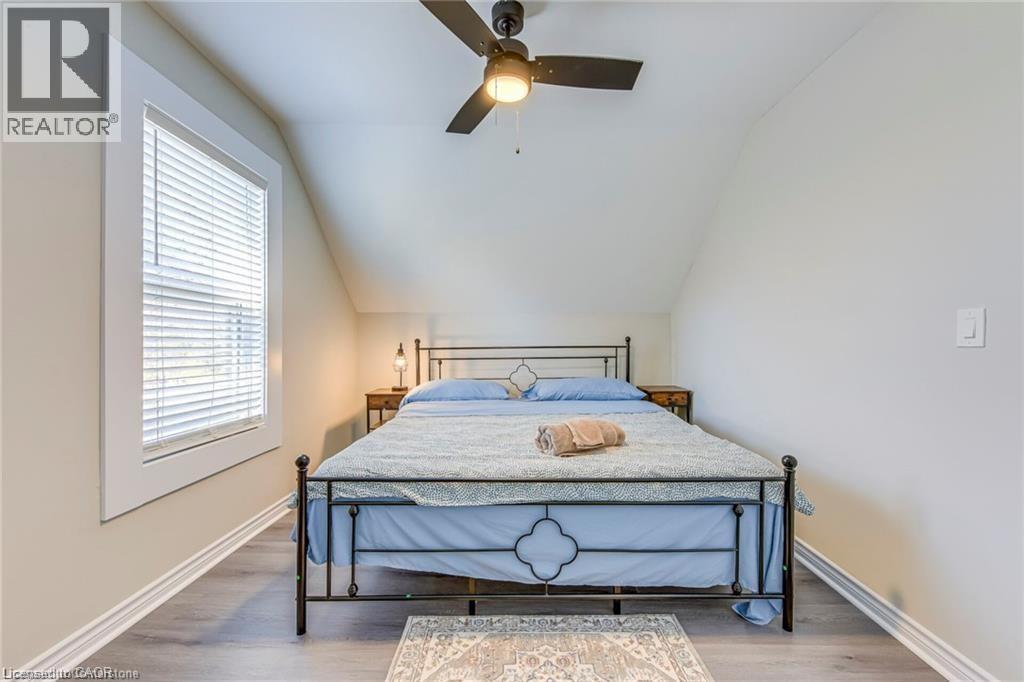 3590 LAKESHORE ROAD - 32
