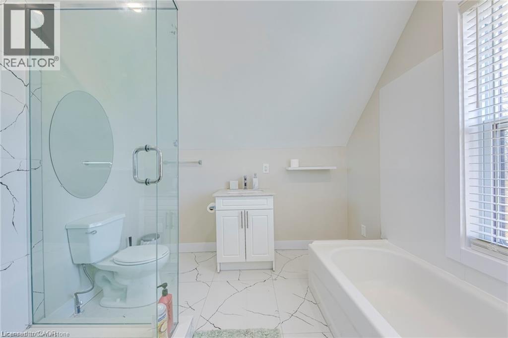 3590 LAKESHORE ROAD - 33