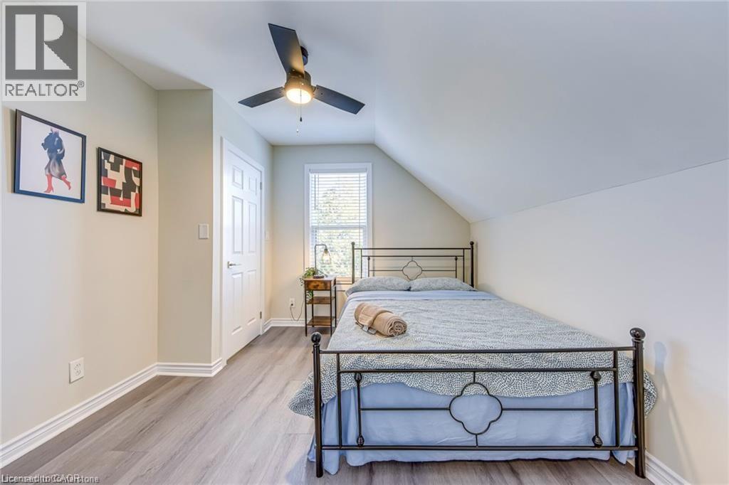 3590 LAKESHORE ROAD - 34