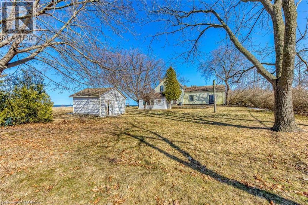3590 LAKESHORE ROAD - 42