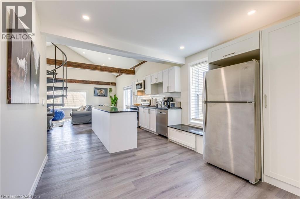 3590 LAKESHORE ROAD - 5