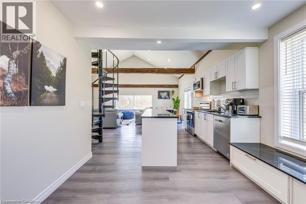 3590 LAKESHORE ROAD - 6
