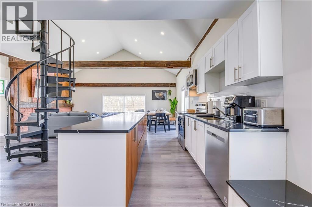 3590 LAKESHORE ROAD - 7