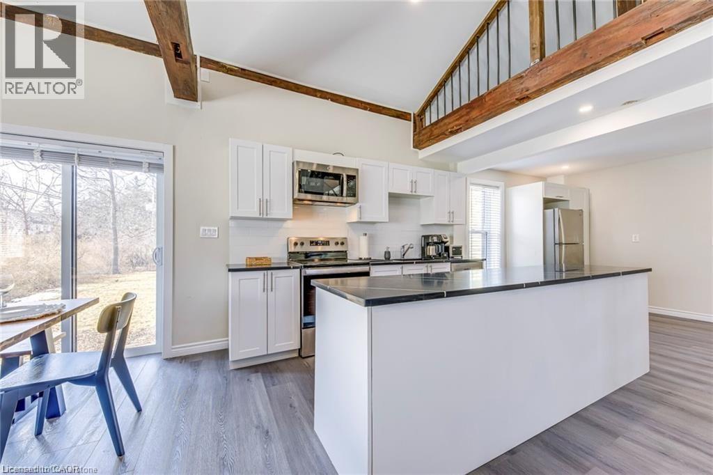 3590 LAKESHORE ROAD - 8