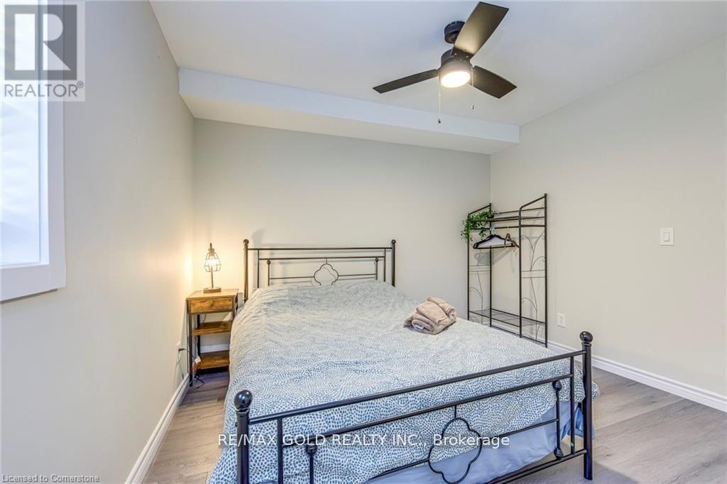 3590 LAKESHORE ROAD - 21