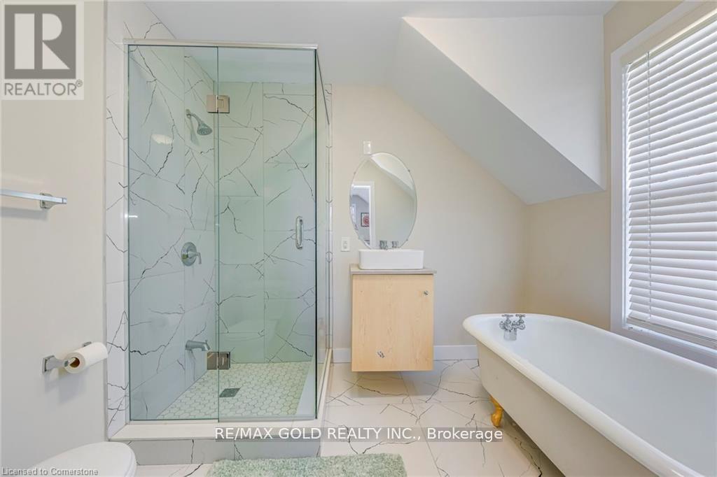 3590 LAKESHORE ROAD - 28