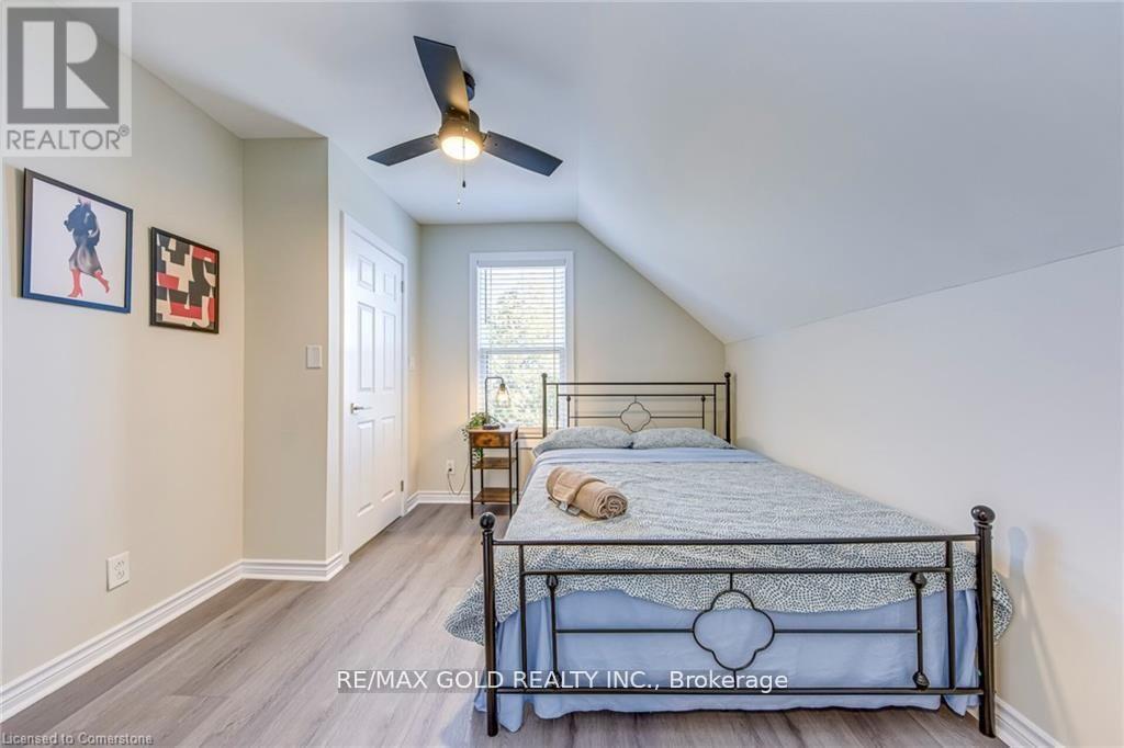 3590 LAKESHORE ROAD - 32