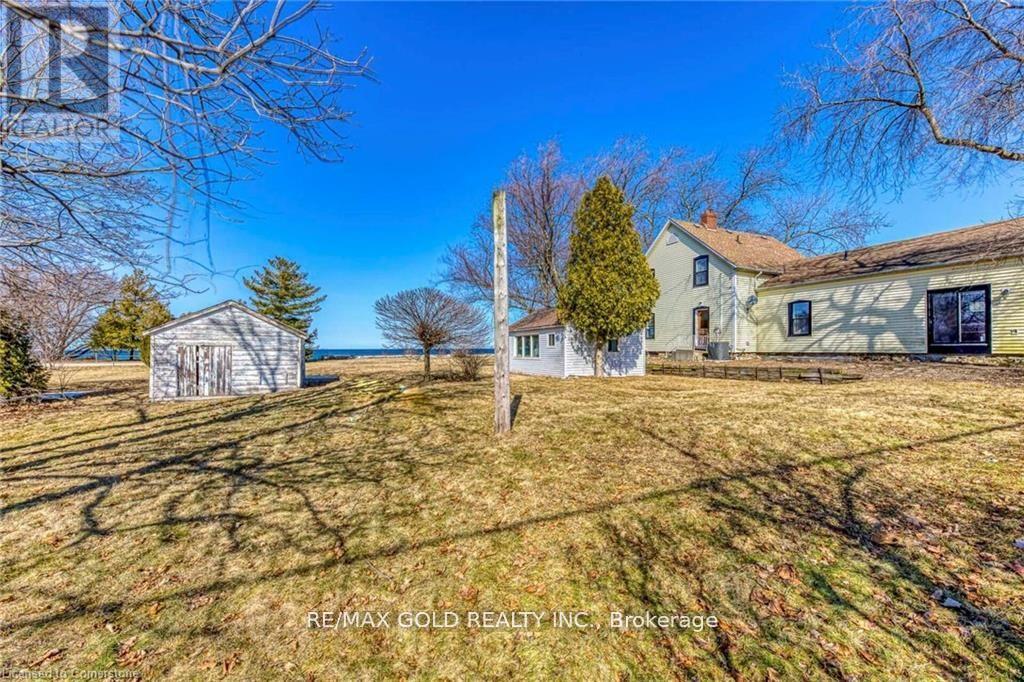 3590 LAKESHORE ROAD - 40