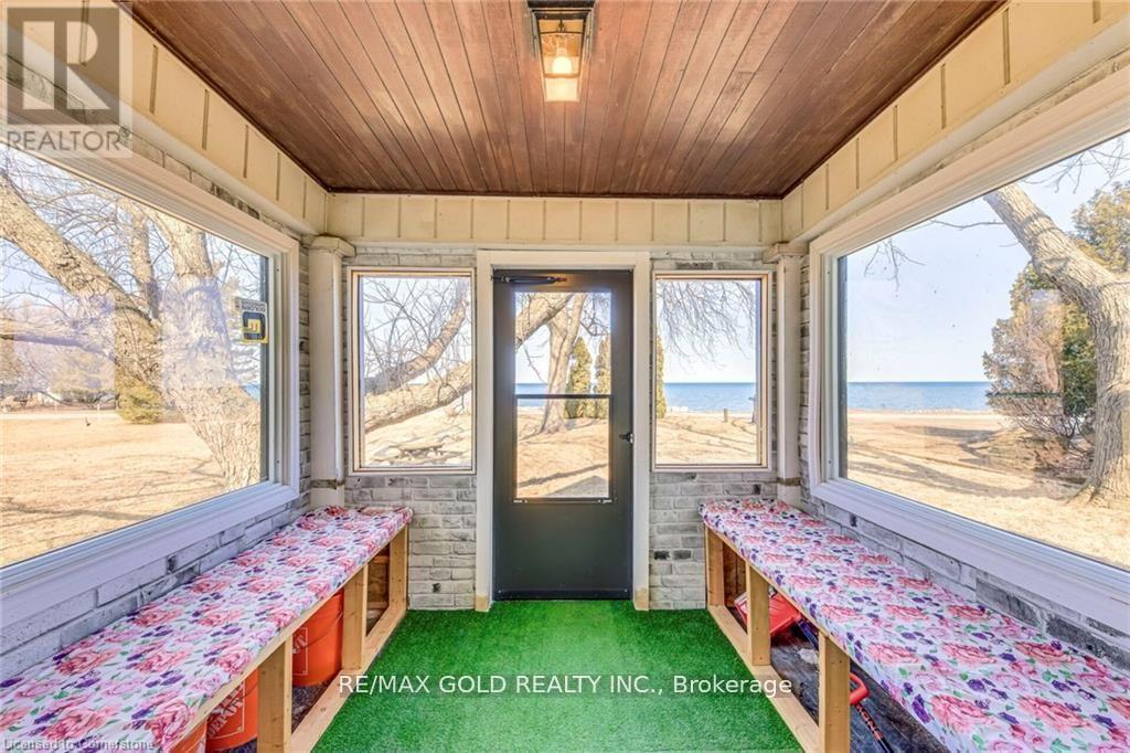 3590 LAKESHORE ROAD - 45