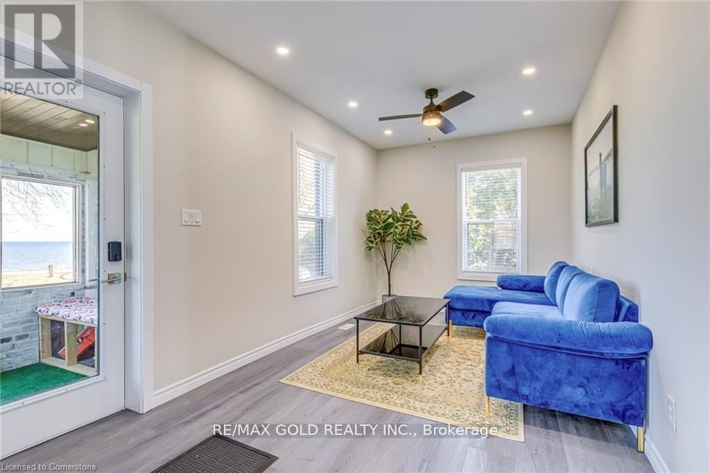 3590 LAKESHORE ROAD - 46