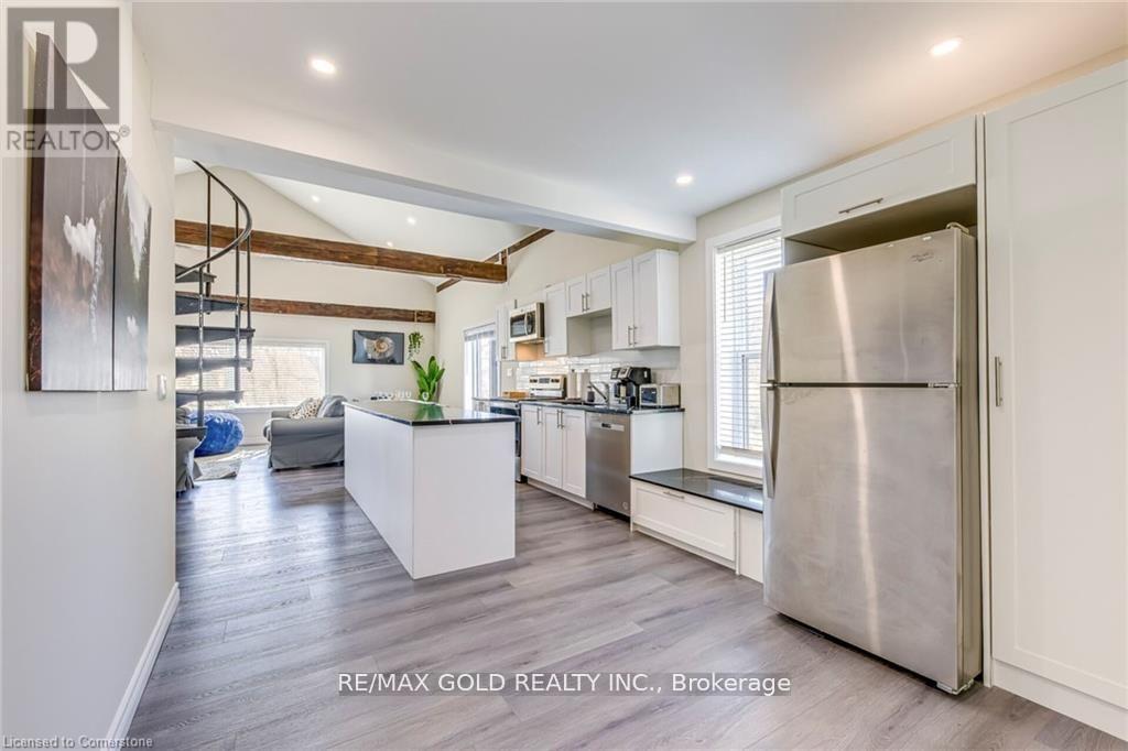 3590 LAKESHORE ROAD - 5