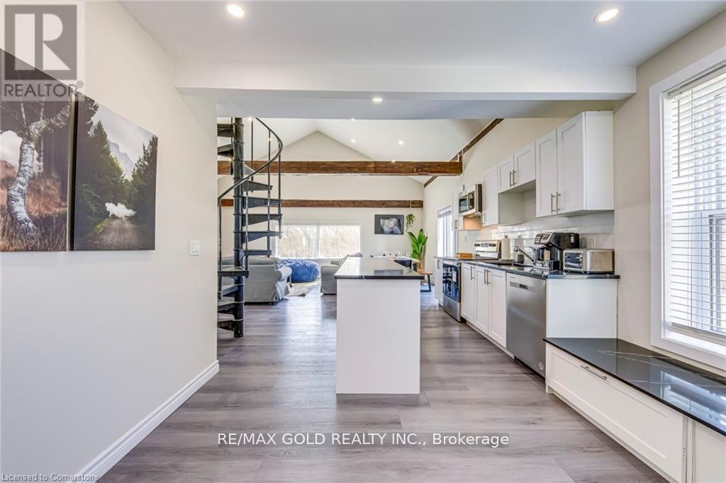 3590 LAKESHORE ROAD - 6