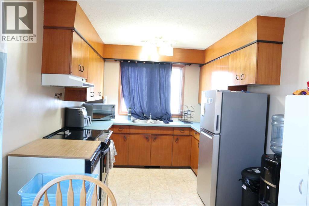 Single Family House Bungalow for Sale in   Avenue Parkdale Wetaskiwin 