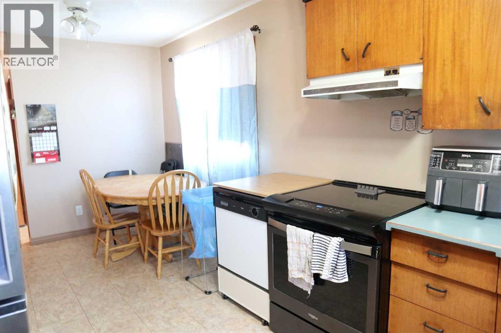 Single Family House Bungalow for Sale in   Avenue Parkdale Wetaskiwin 