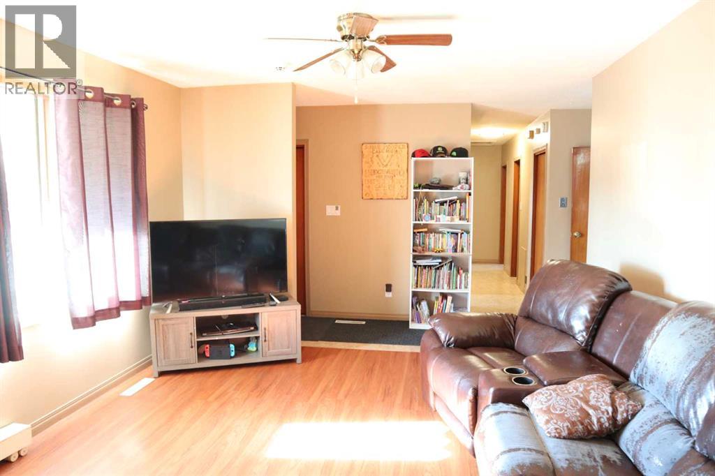 Single Family House Bungalow for Sale in   Avenue Parkdale Wetaskiwin 