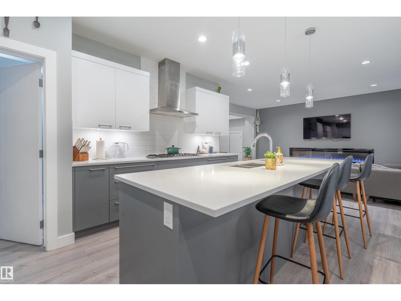 2118 CAVANAGH DR SW, Edmonton