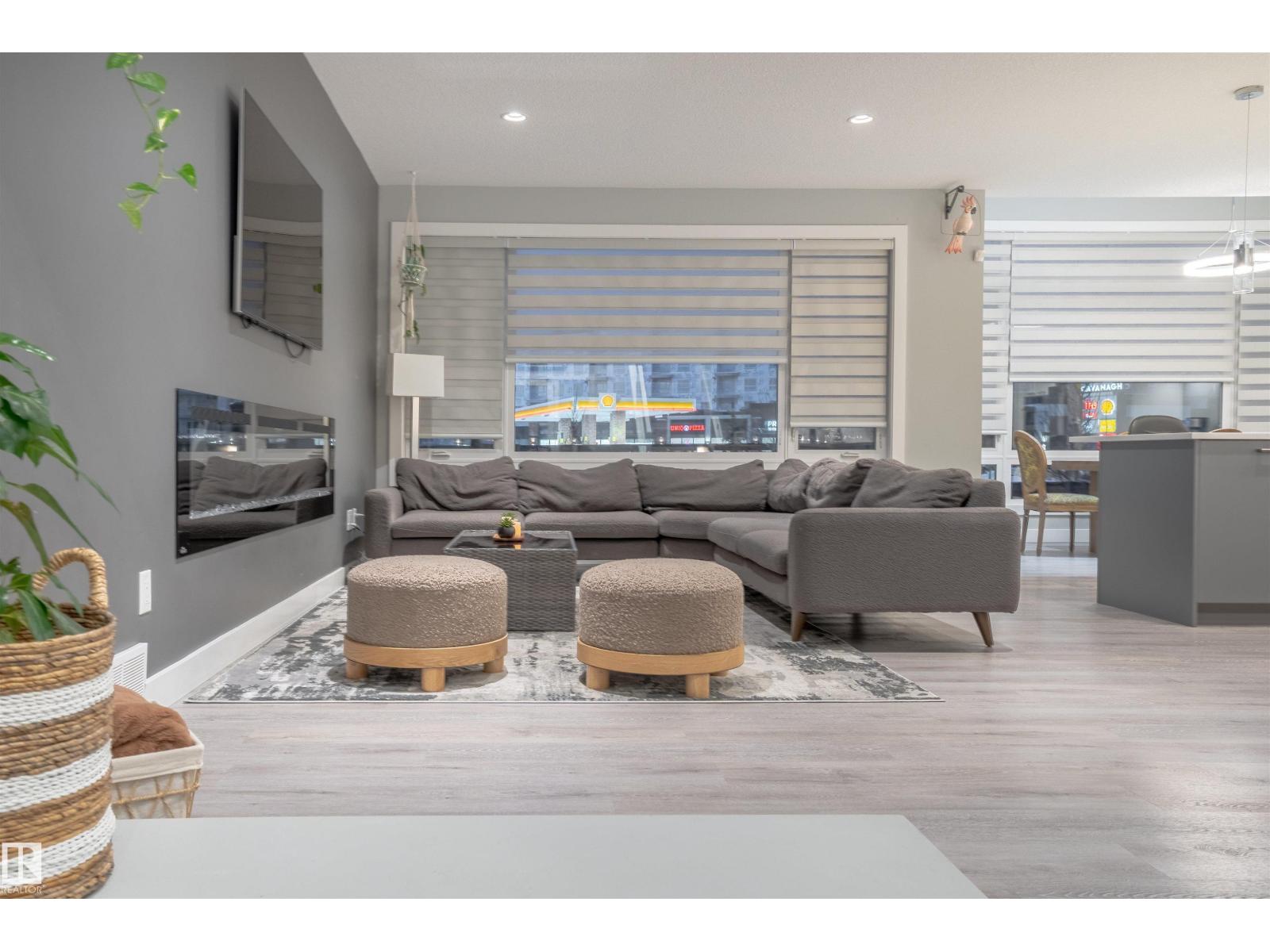 2118 CAVANAGH DR SW, Edmonton