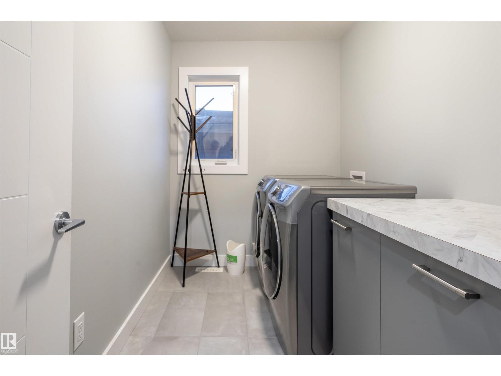 2118 CAVANAGH DR SW, Edmonton