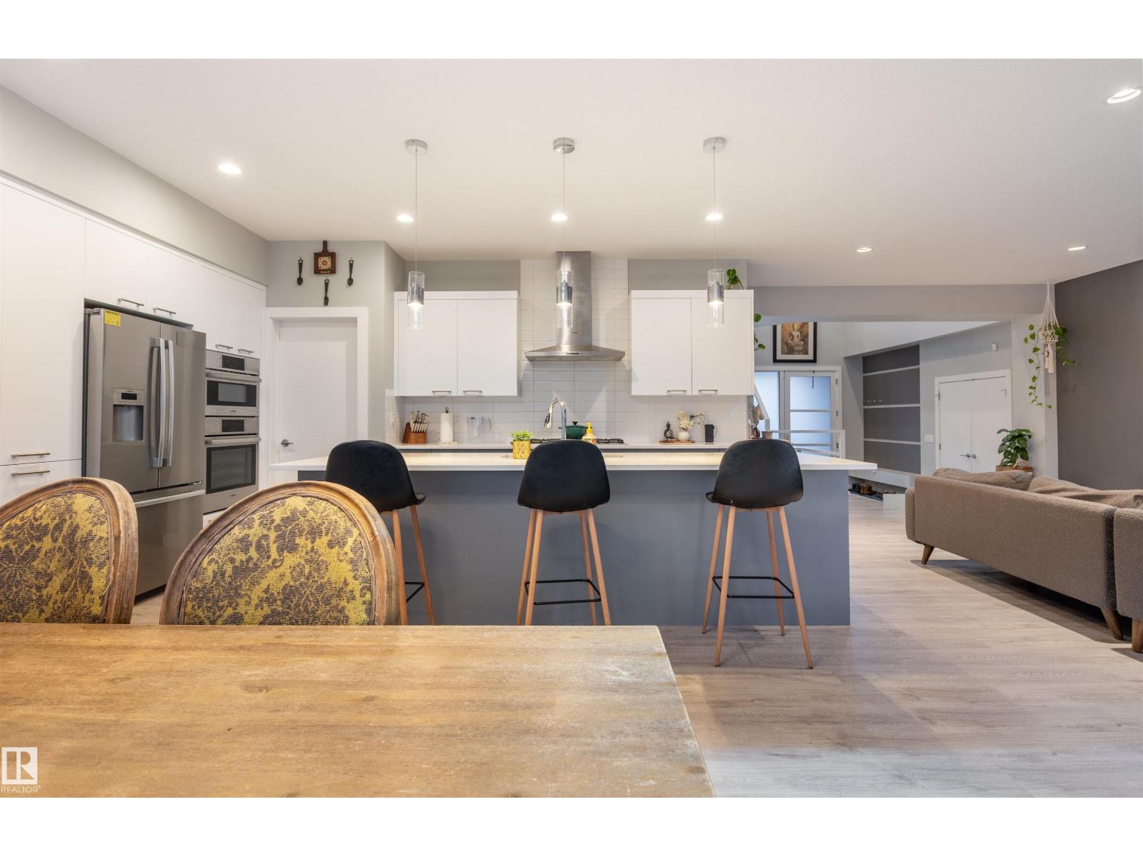 2118 CAVANAGH DR SW, Edmonton