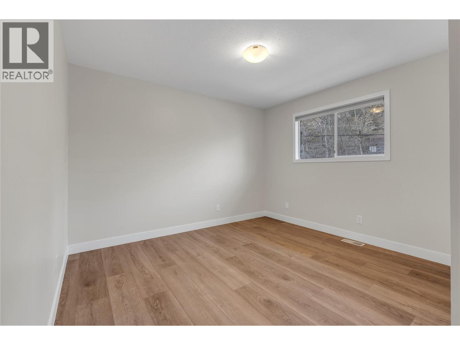 7111 Peach Orchard Road, Summerland