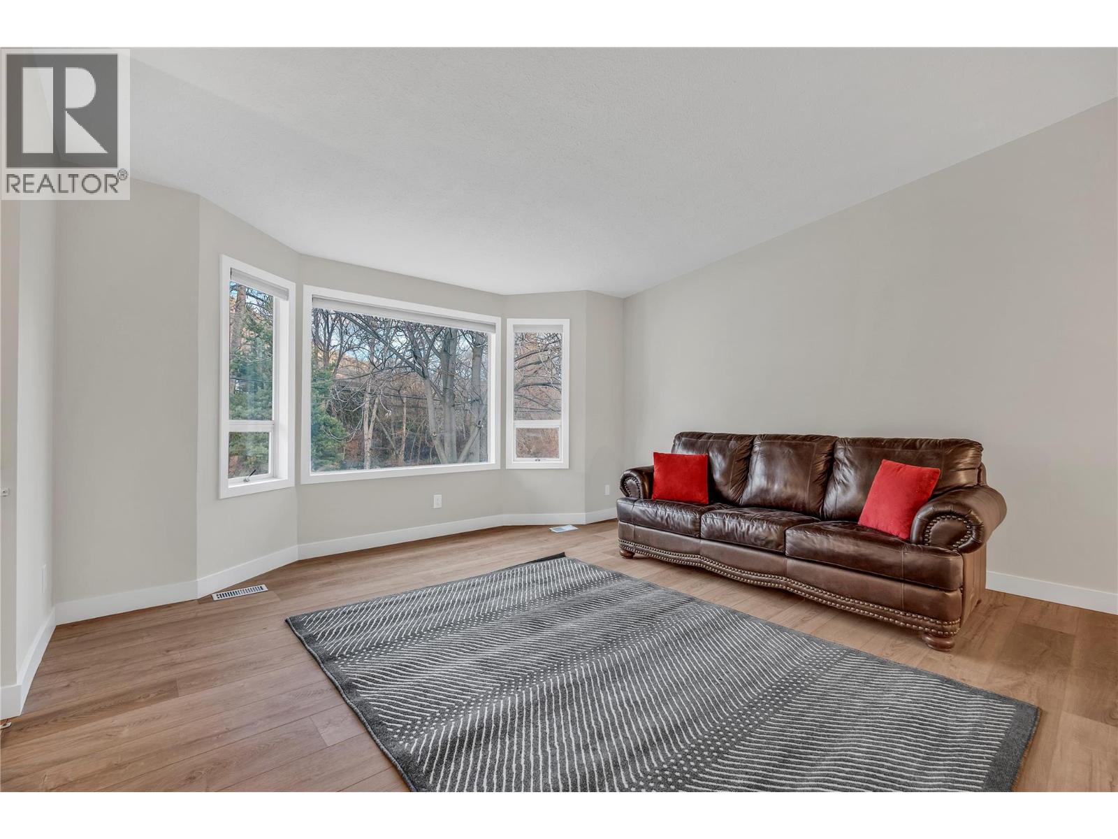 7111 Peach Orchard Road, Summerland