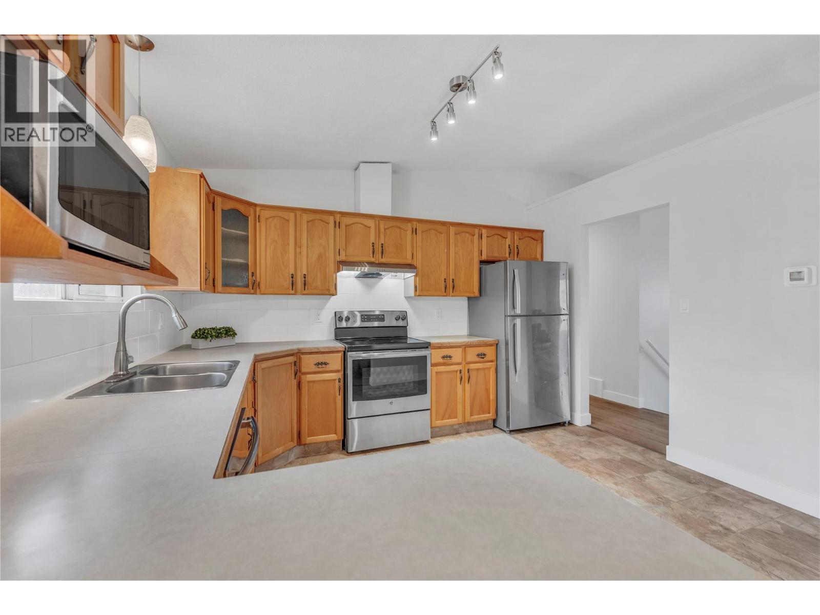 7111 Peach Orchard Road, Summerland