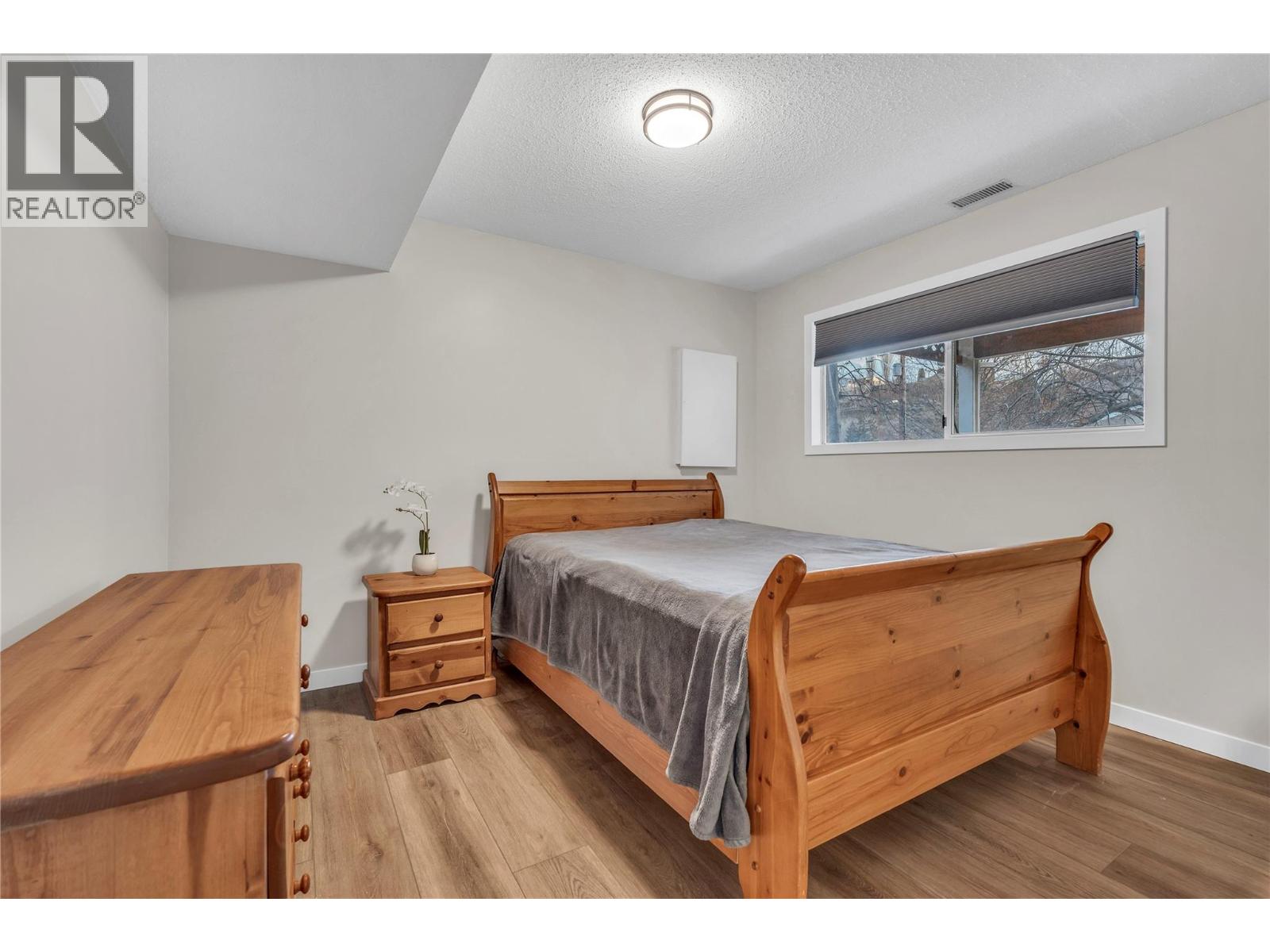 7111 Peach Orchard Road, Summerland