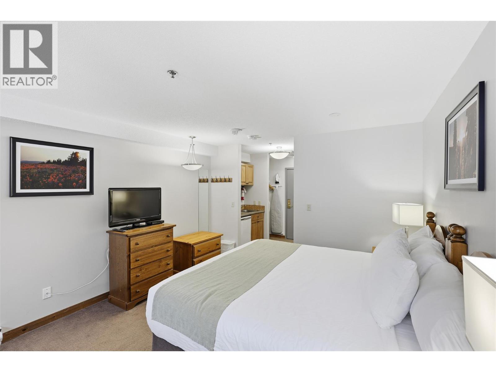 3160 Creekside Way Unit# 204, Sun Peaks